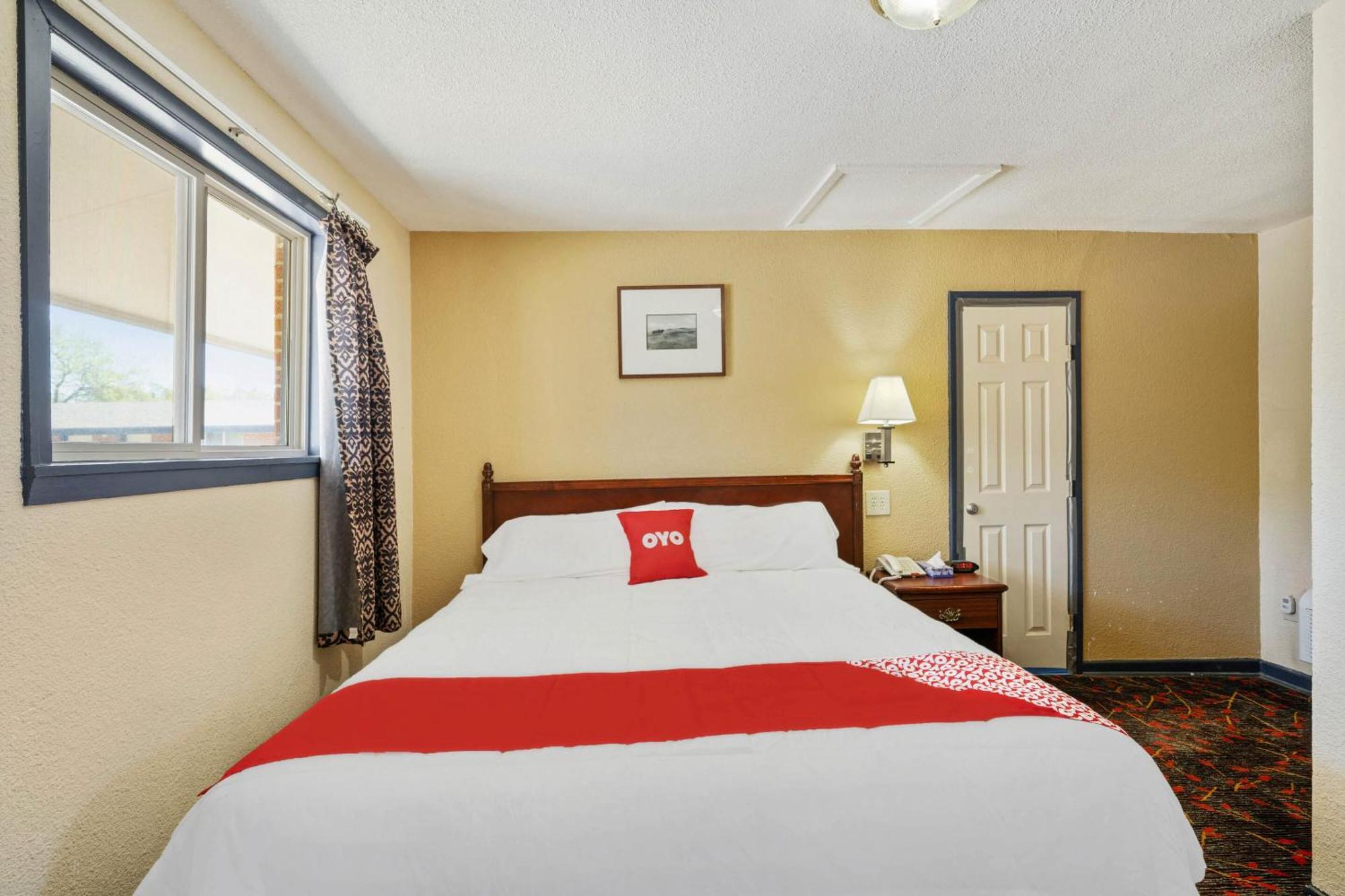 Oyo Tx Downtown I-10/us-90 Hotel