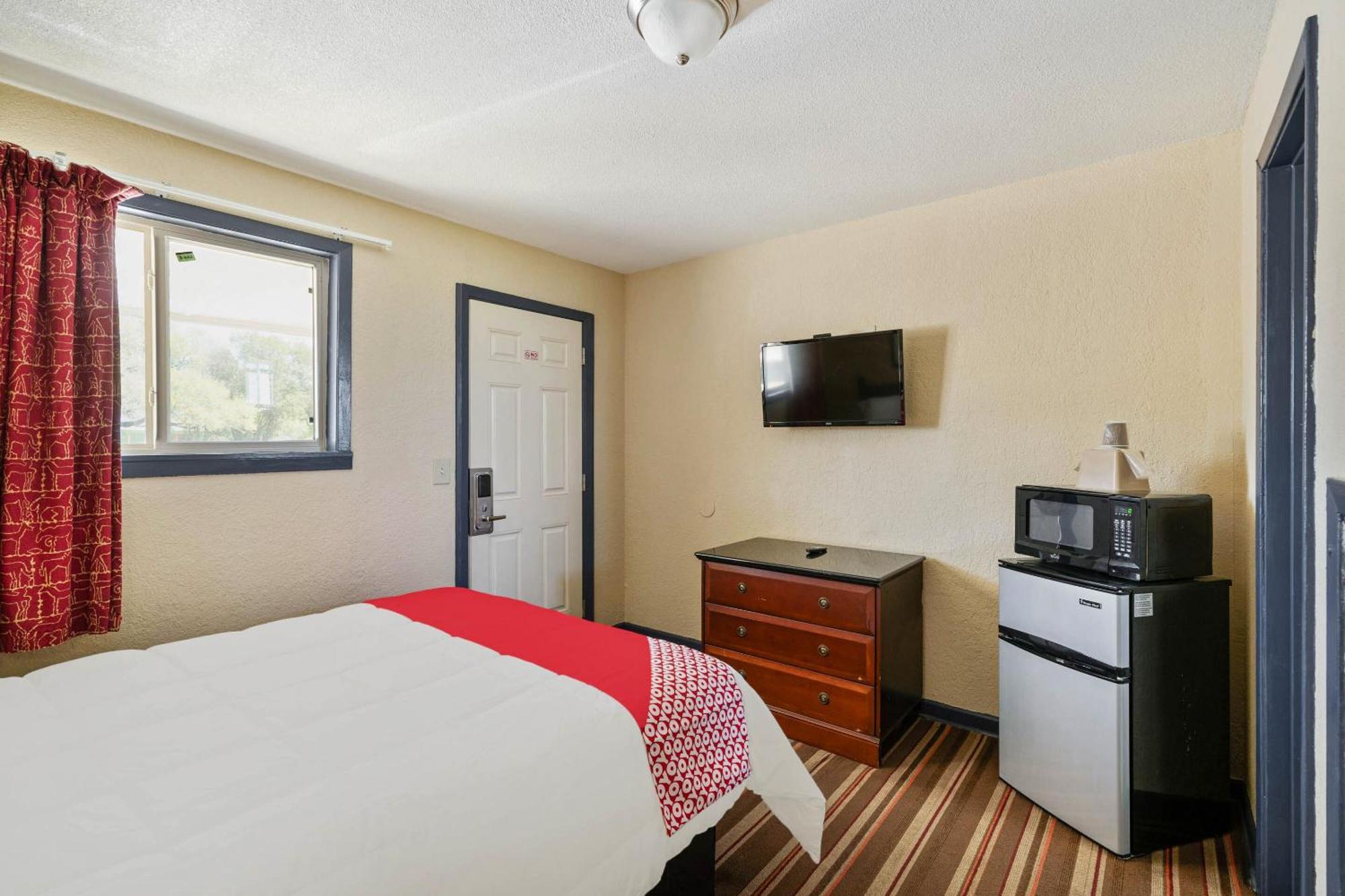 Oyo Tx Downtown I-10/us-90 Hotel *