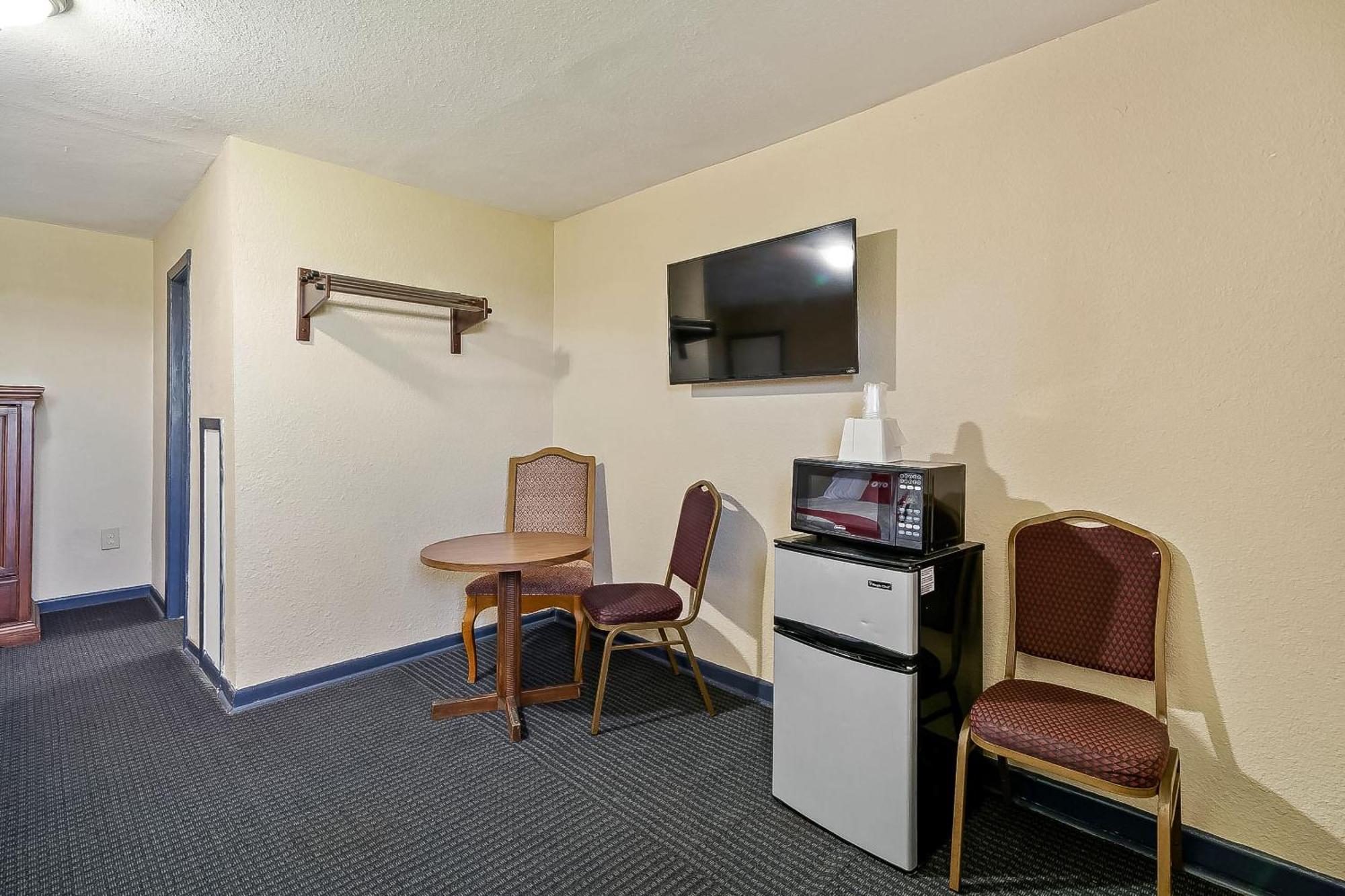 Hotel Oyo Tx Downtown I-10/us-90 Luling